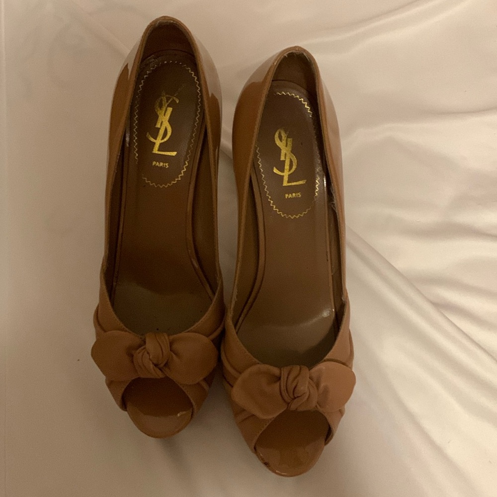 Yves Saint Laurent Palais Peep Toe Platform Pump patent leather pink heels shoes